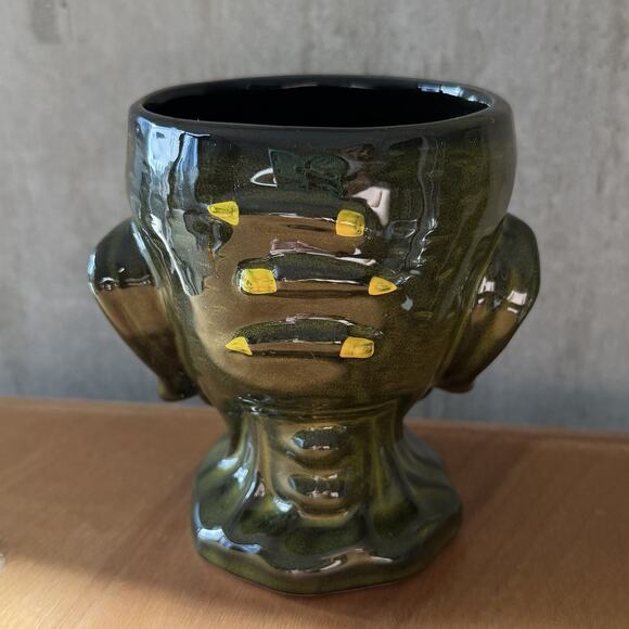 Disney Trader Sams Green Grog Grotto Zombie Head Tiki Mug 1st Edition - Picture 4 of 6